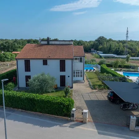 Heidi With Shared Pool Nova Vas (Porec)