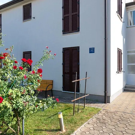 Heidi With Shared Pool *