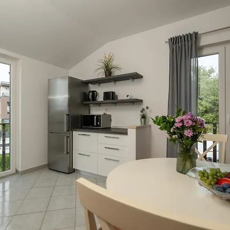 Apartman Heidi With Shared Pool