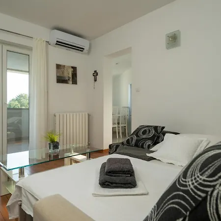 Heidi With Shared Pool *