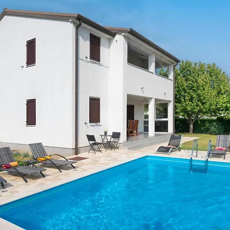 Heidi With Shared Pool Lägenhet Nova Vas (Porec)