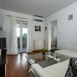Heidi With Shared Pool Apartment