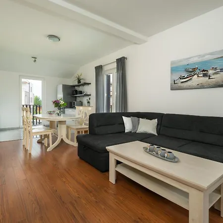 Heidi With Shared Pool 公寓 *