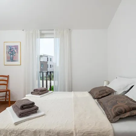 Heidi With Shared Pool 公寓 *