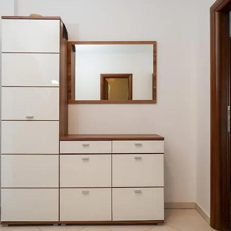 Heidi With Shared Pool Apartman Nova Vas