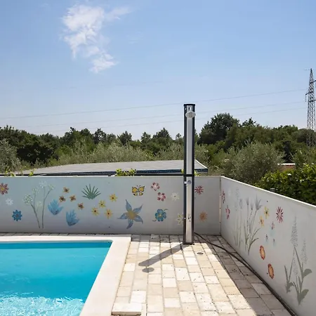 Heidi With Shared Pool Nova Vas (Porec)