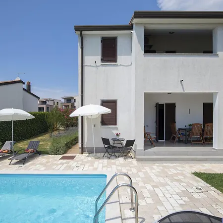 Heidi With Shared Pool Apartamento *