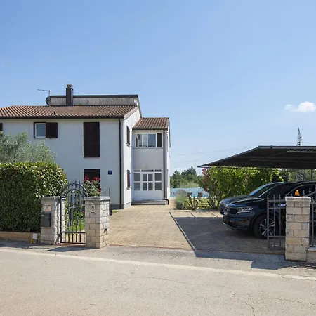 Apartamento Heidi With Shared Pool