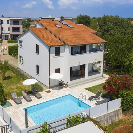 Heidi With Shared Pool Nova Vas (Porec)
