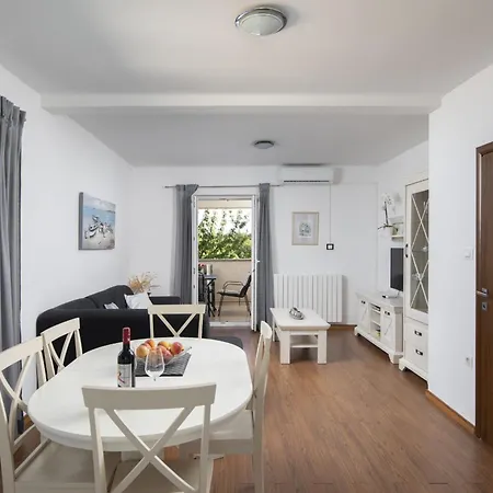 Apartmán Heidi With Shared Pool