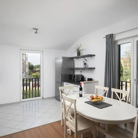 Apartmán Heidi With Shared Pool Nova Vas (Porec)