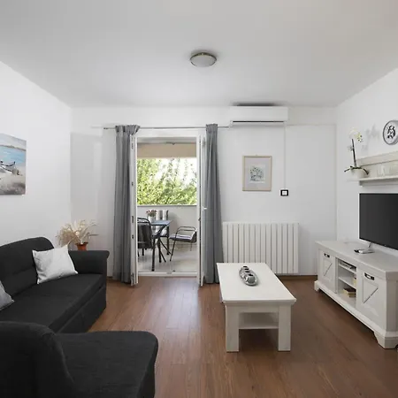 Heidi With Shared Pool Apartamento