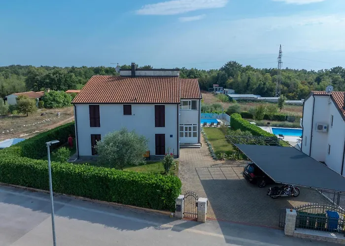 Heidi With Shared Pool Nova Vas (Porec)