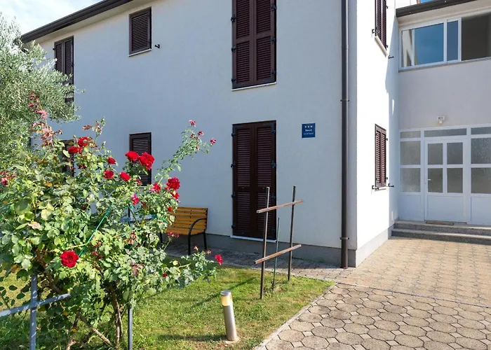 Heidi With Shared Pool *